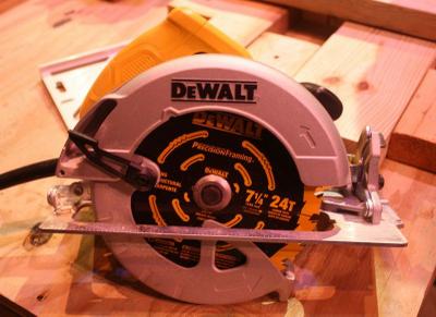 Абсолютно новая дисковая пила DeWalt DWE575SB